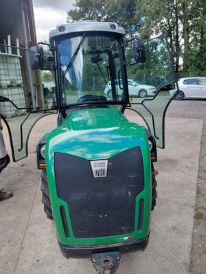 Tracteur agricole Ferrari COBRAM L65 AR